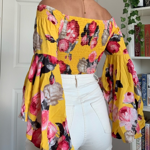 Floral bell sleeve top - Picture 3 of 4